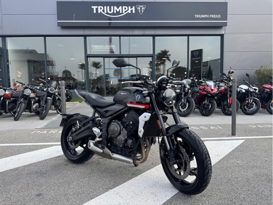 TRIUMPH TRIDENT 660